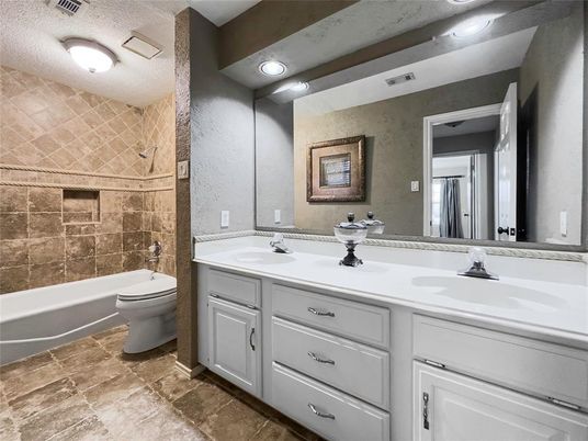 Bathroom, Dual Sink Vanities, Interior, Recessed Lighting