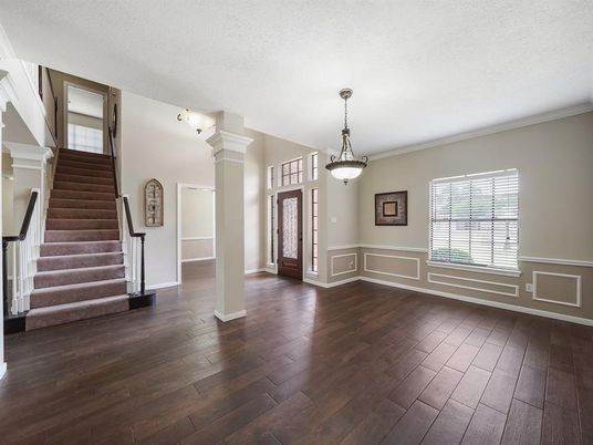 Interior, Pendant Lights, Wood Texture Flooring