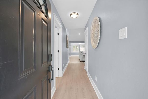 Interior, Recessed Lighting, Wood Texture Flooring