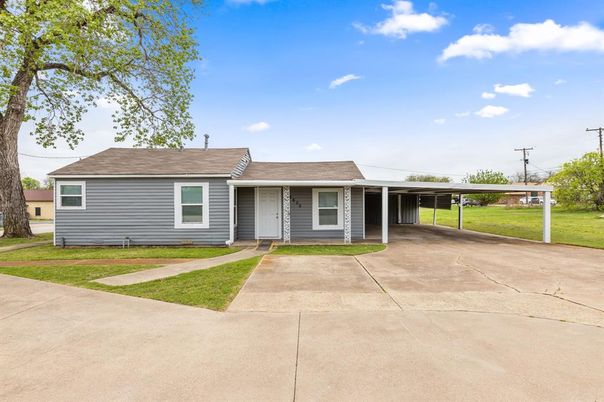 Backyard, Exterior, Facade, Ranch