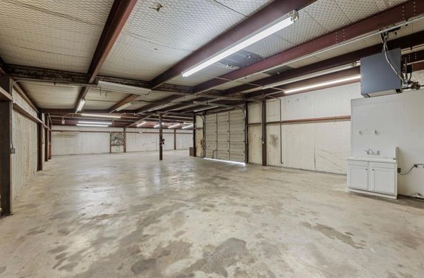 Garage, Interior