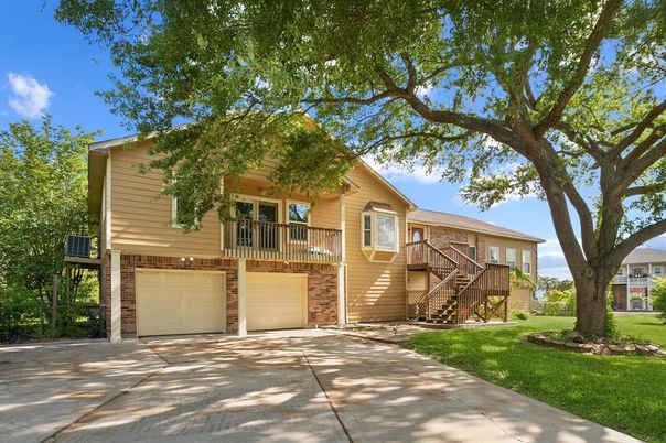 Attached, Exterior, Facade, Raised Ranch