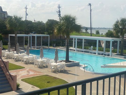 Exterior, Pool, Water