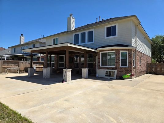 Exterior, Facade, Brick Facade, Split Level
