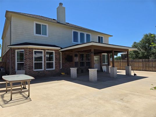 Exterior, Facade, Brick Facade, American Craftsman