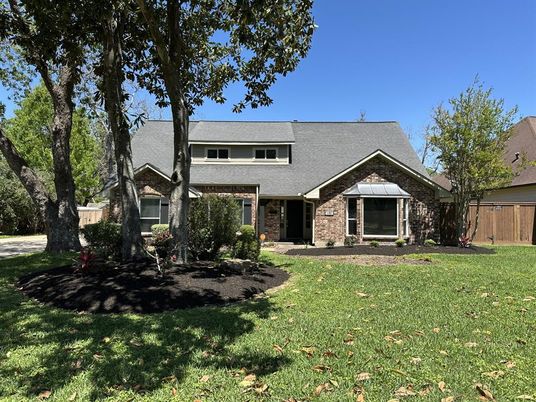 Backyard, Exterior, Facade, Brick Facade, Ranch