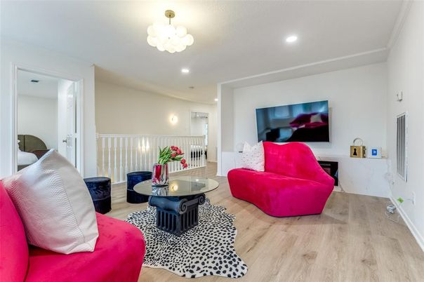 Interior, Living room, Recessed Lighting, Wood Texture Flooring