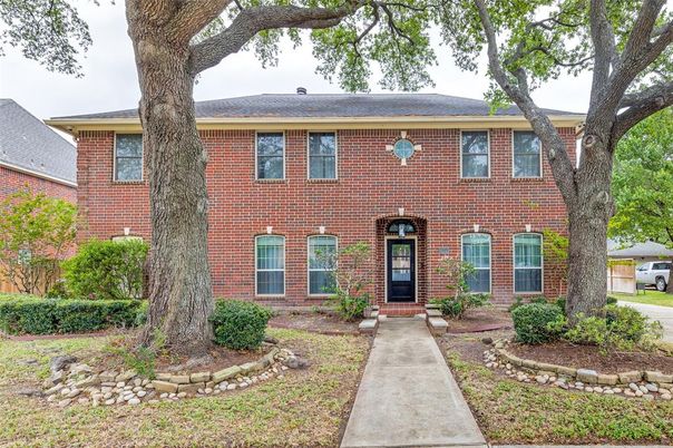 Exterior, Facade, Brick Facade, Georgian