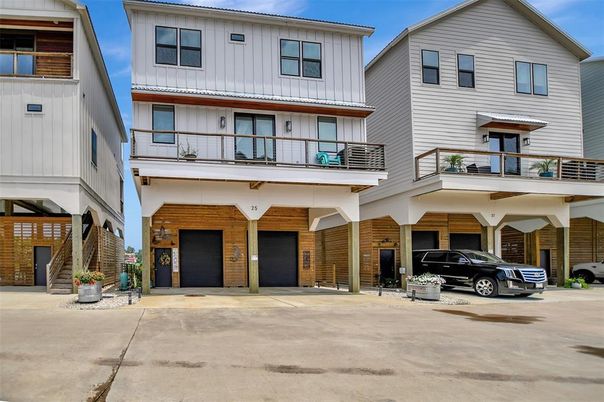 Attached, Exterior, Facade, Brick Facade, Rowhouse