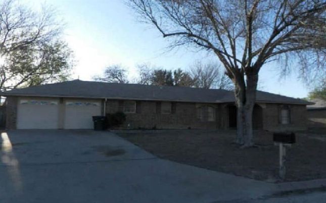 Attached, Exterior, Facade, Brick Facade, Ranch