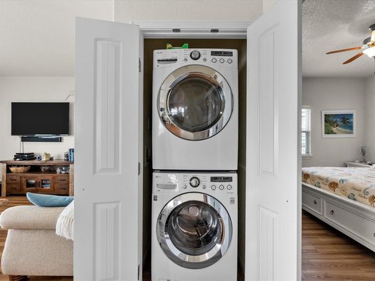 Interior, Utility Closets, Washer, Wood Texture Flooring