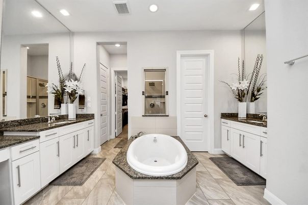 Bathroom, Dual Sink Vanities, Interior, Recessed Lighting