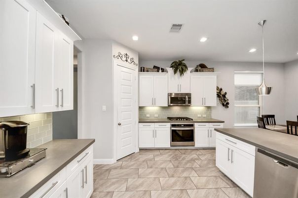 Interior, Kitchen, Pendant Lights, Recessed Lighting, Stainless Steel Appliances
