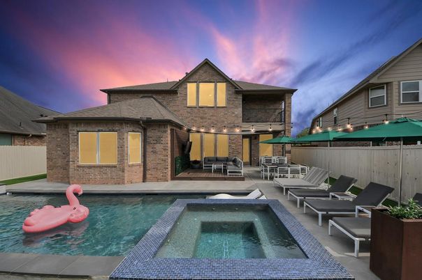Exterior, Pool
