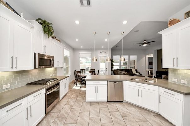 Dining room, Interior, Kitchen, Pendant Lights, Recessed Lighting, Stainless Steel Appliances