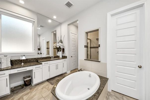 Bathroom, Dual Sink Vanities, Interior, Recessed Lighting