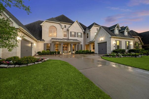 Attached, Exterior, Facade, French Provincial