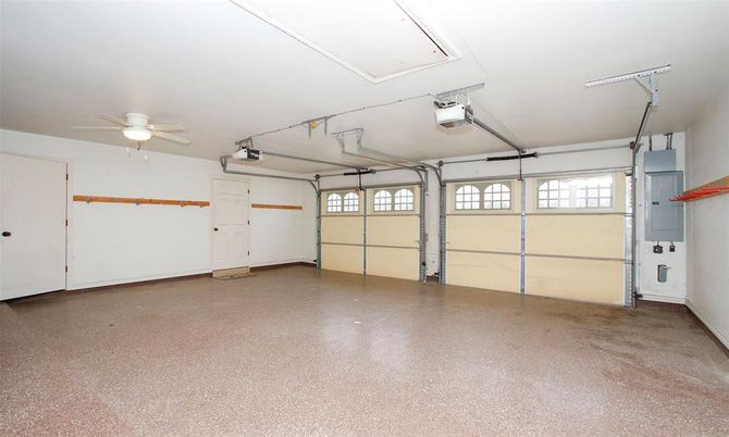 Garage, Interior