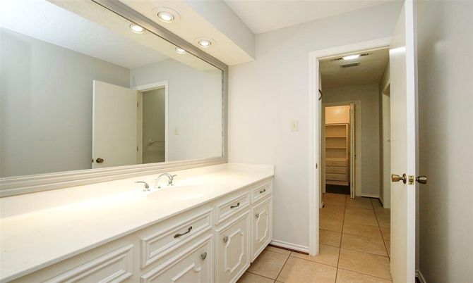 Bathroom, Interior, Recessed Lighting