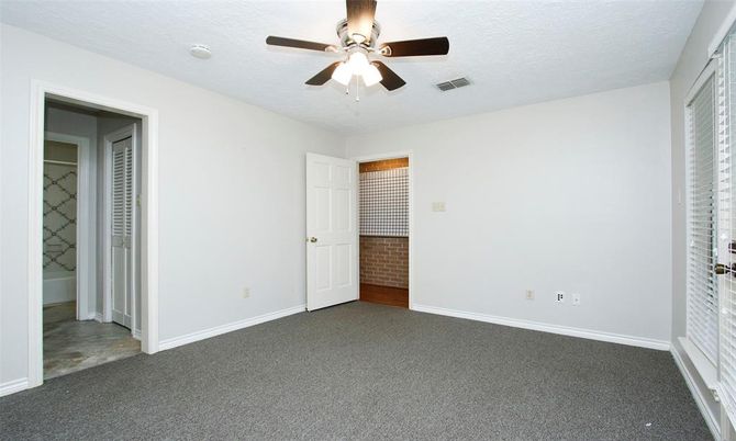 Empty room, Interior