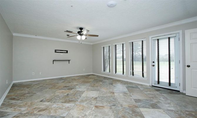 Empty room, Interior