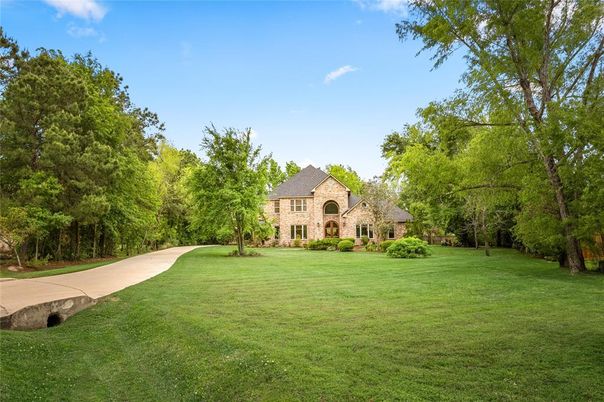 Backyard, Exterior, Facade, Brick Facade, French Provincial