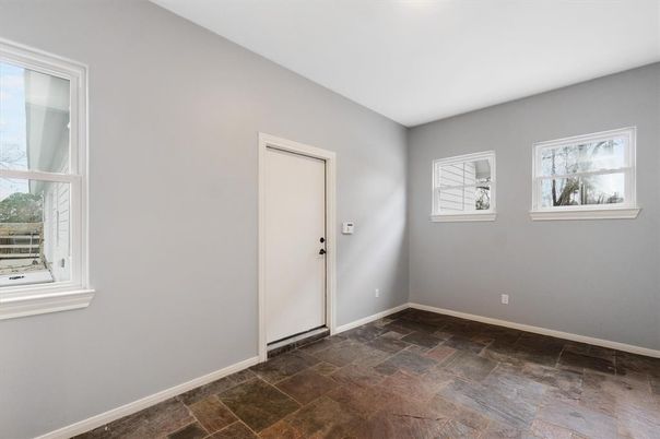 Empty room, Interior