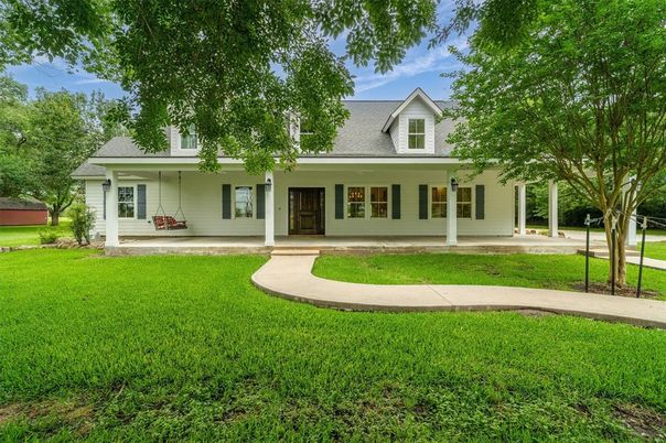 Backyard, Exterior, Facade, Cape Cod