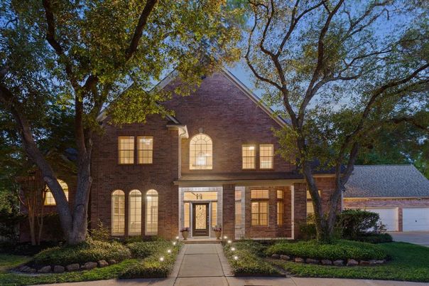 Exterior, Facade, Brick Facade, Brick Traditional