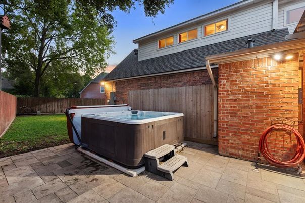 Exterior, Hot Tub