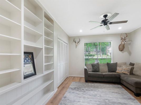 Interior, Recessed Lighting, Wood Texture Flooring