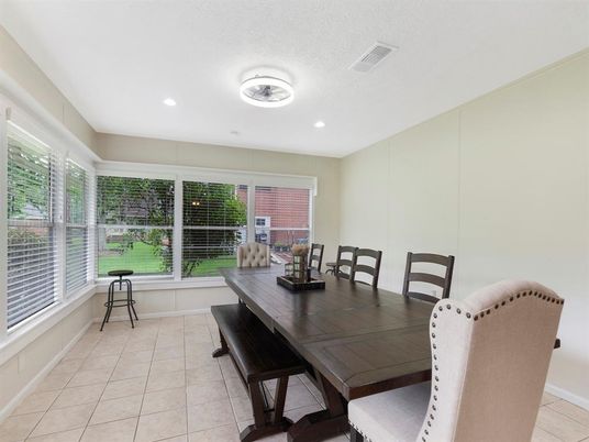 Dining room, Interior, Recessed Lighting