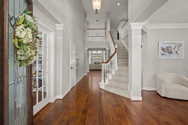 Interior, Pendant Lights, Recessed Lighting, Wood Texture Flooring