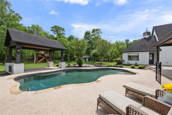 Exterior, Playground, Pool