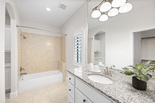 Bathroom, Dual Sink Vanities, Interior, Recessed Lighting
