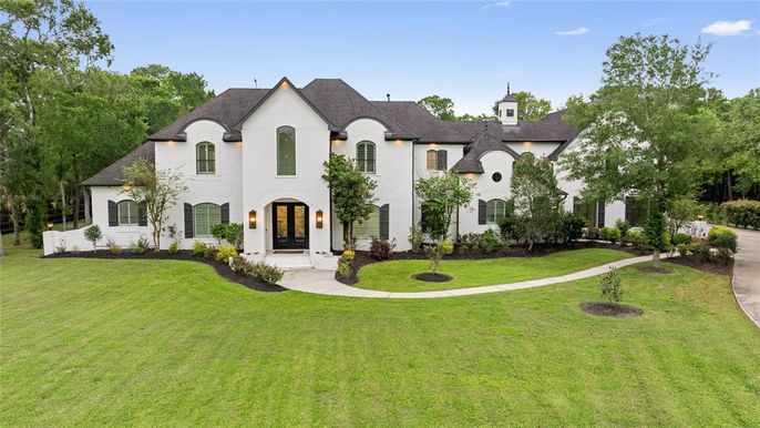 Backyard, Exterior, Facade, French Provincial
