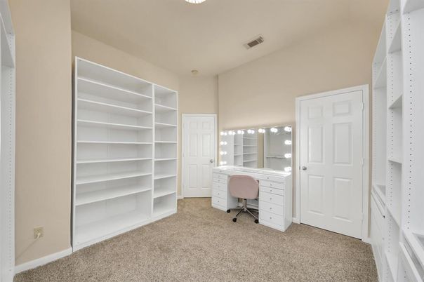 Home Office, Interior