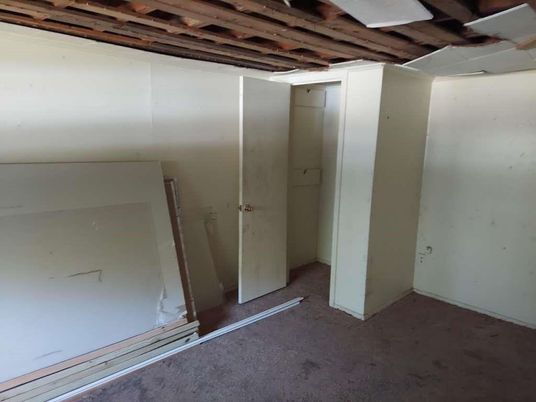 Empty room, Interior, Wooden Beams