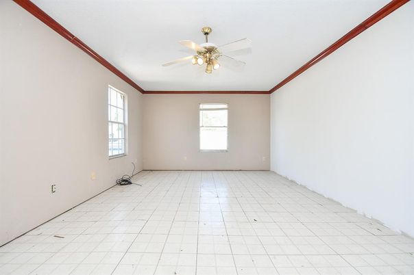 Empty room, Interior
