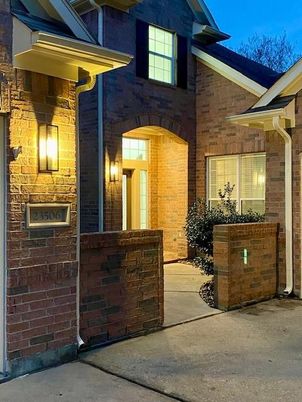 Exterior, Facade, Brick Facade, Brick Traditional