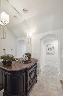 Bathroom, Interior, Recessed Lighting