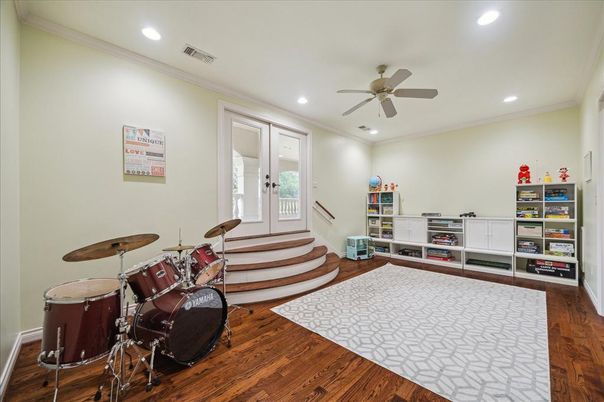 Interior, Recessed Lighting, Wood Texture Flooring