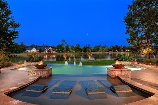 Exterior, Lake, Pool
