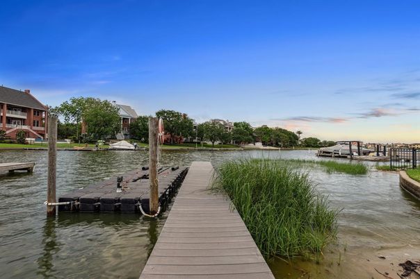 Exterior, Lake