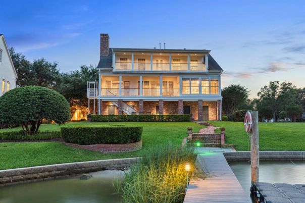 Backyard, Exterior, Facade, Brick Facade, American Foursquare
