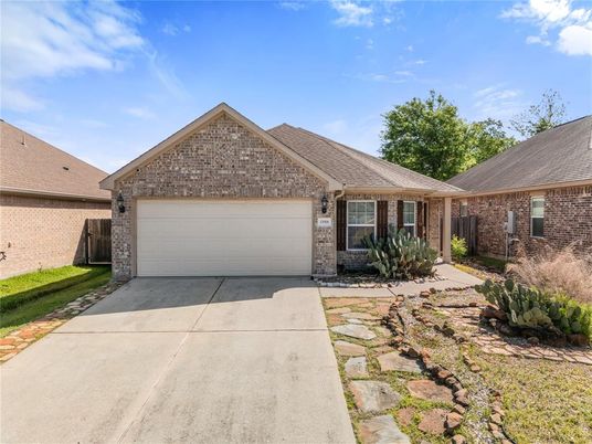 Attached, Exterior, Facade, Brick Facade, Ranch