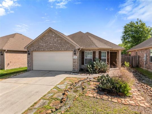 Attached, Exterior, Facade, Brick Facade, Ranch