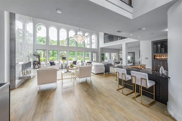Interior, Living room, Pendant Lights, Recessed Lighting, Wood Texture Flooring