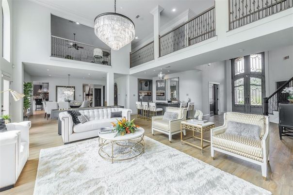 Chandelier, Dining room, Interior, Living room, Pendant Lights, Recessed Lighting, Wood Texture Flooring