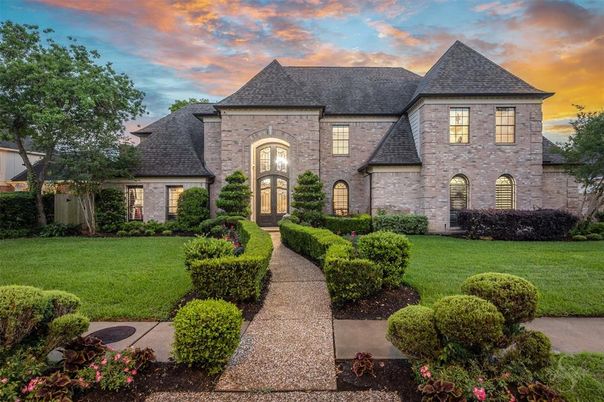 Exterior, Facade, Brick Facade, French Provincial